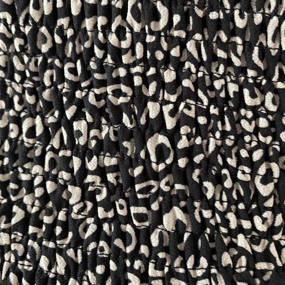 Entro Smocked Black & White Blouse Sheer Sleeves Ruffle Bottom - Picture 4 of 9